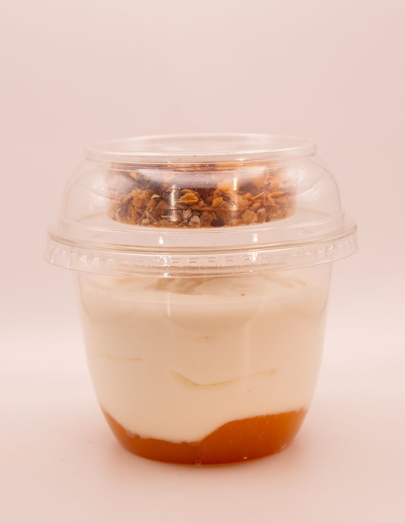 Gresk Yoghurt med syltetøy og hjemmelaget granola