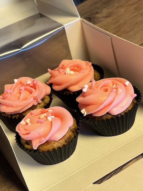 Mini Brookie Muffin med ostekrem